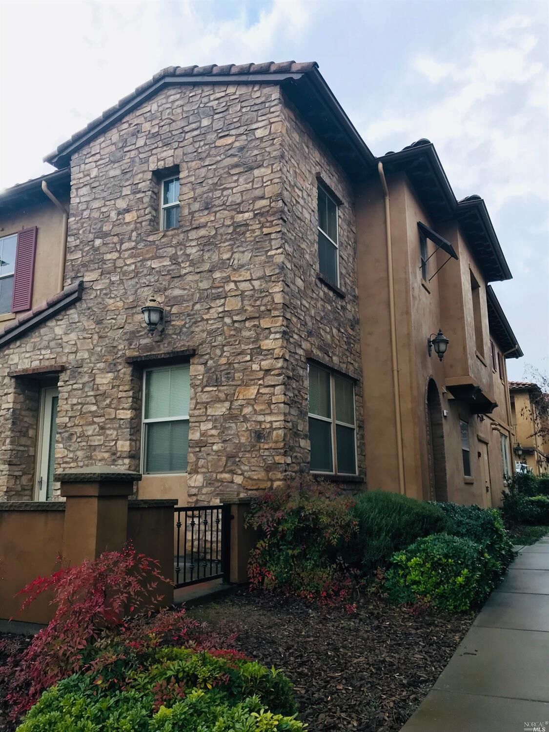 Property Photo:  160 Healdsburg Avenue D  CA 95425 