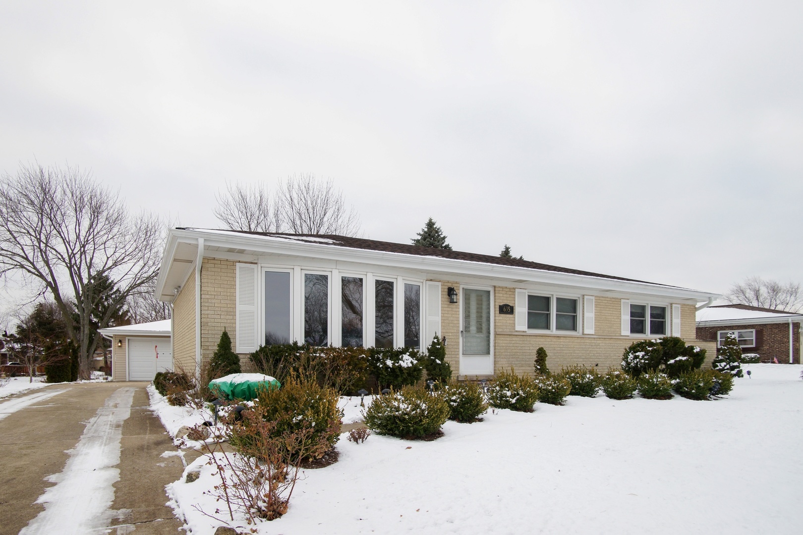 Property Photo:  635 Preston Lane  IL 60193 