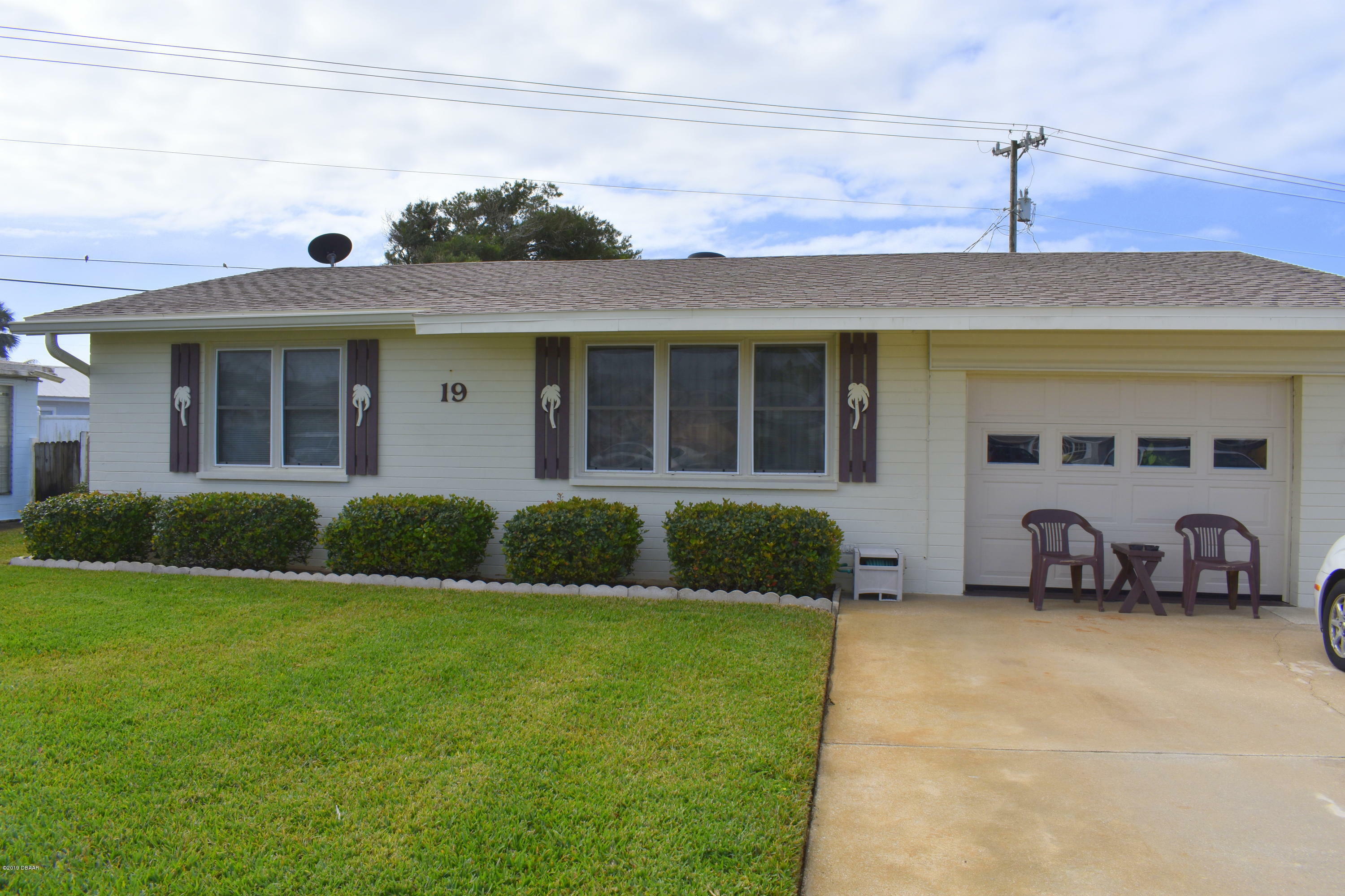 Property Photo: 19 Ocean Shore Drive FL 32176