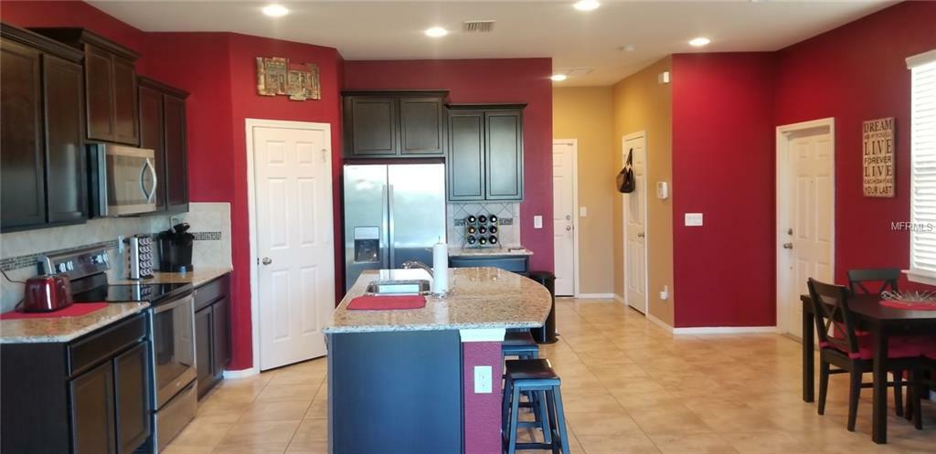 Property Photo:  4904 White Sanderling Court  FL 33619 