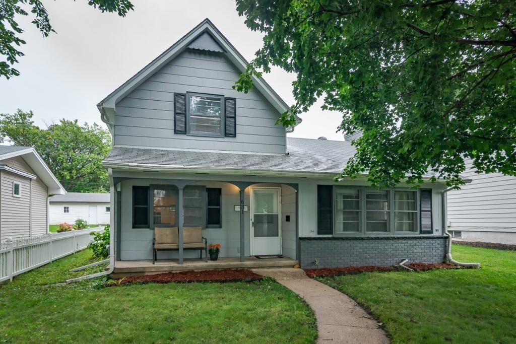 Property Photo:  631 8th Avenue S  MN 55343 
