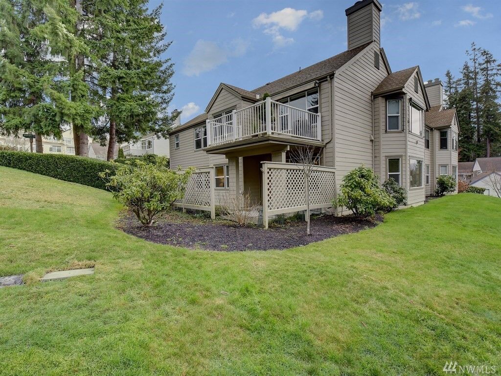 Property Photo:  4117  221st Place SE 1076  WA 98029 