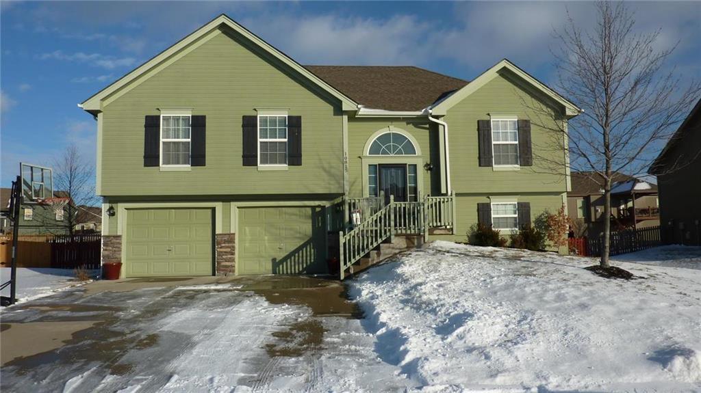 Property Photo: 10815 N Richmond Avenue MO 64157