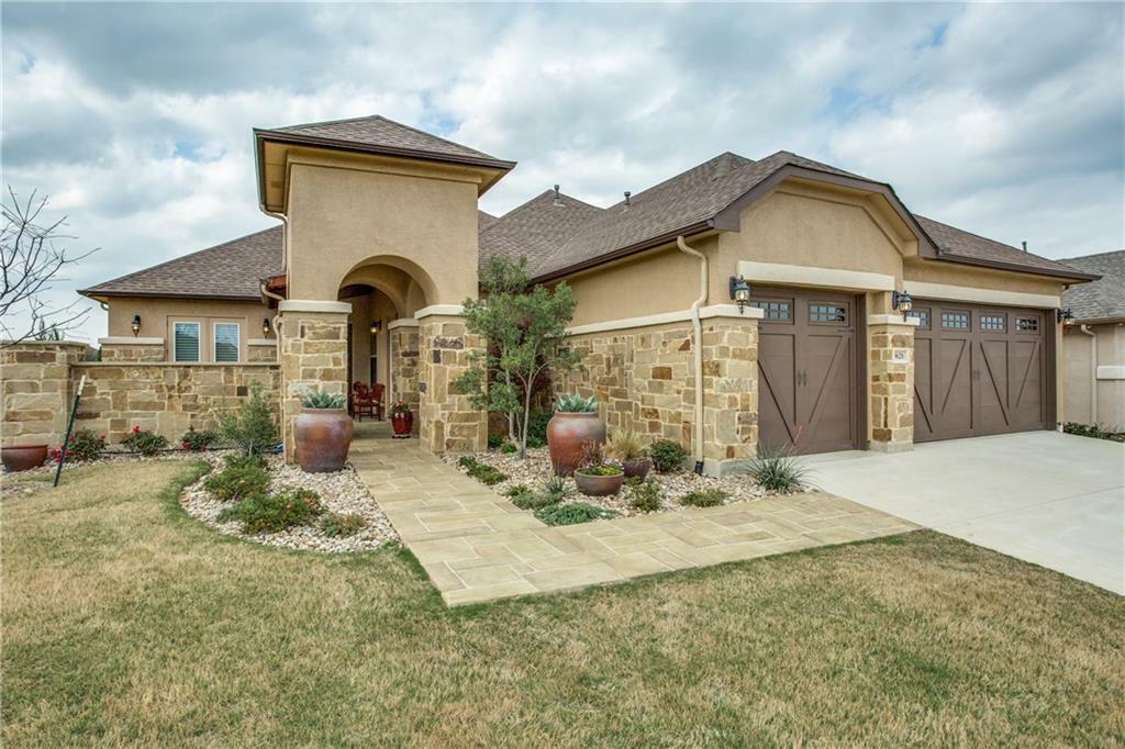 Property Photo: 9620 Orangewood Trail TX 76207