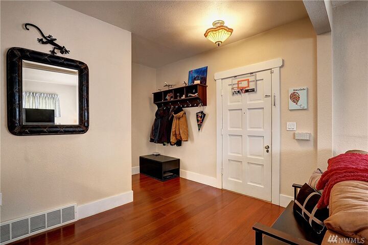 Property Photo:  2022 Rainier Ave  WA 98201 