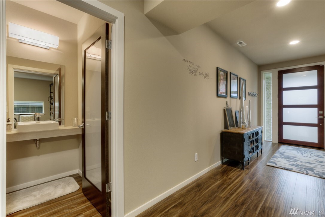 Property Photo: 2703 55th St SE WA 98092