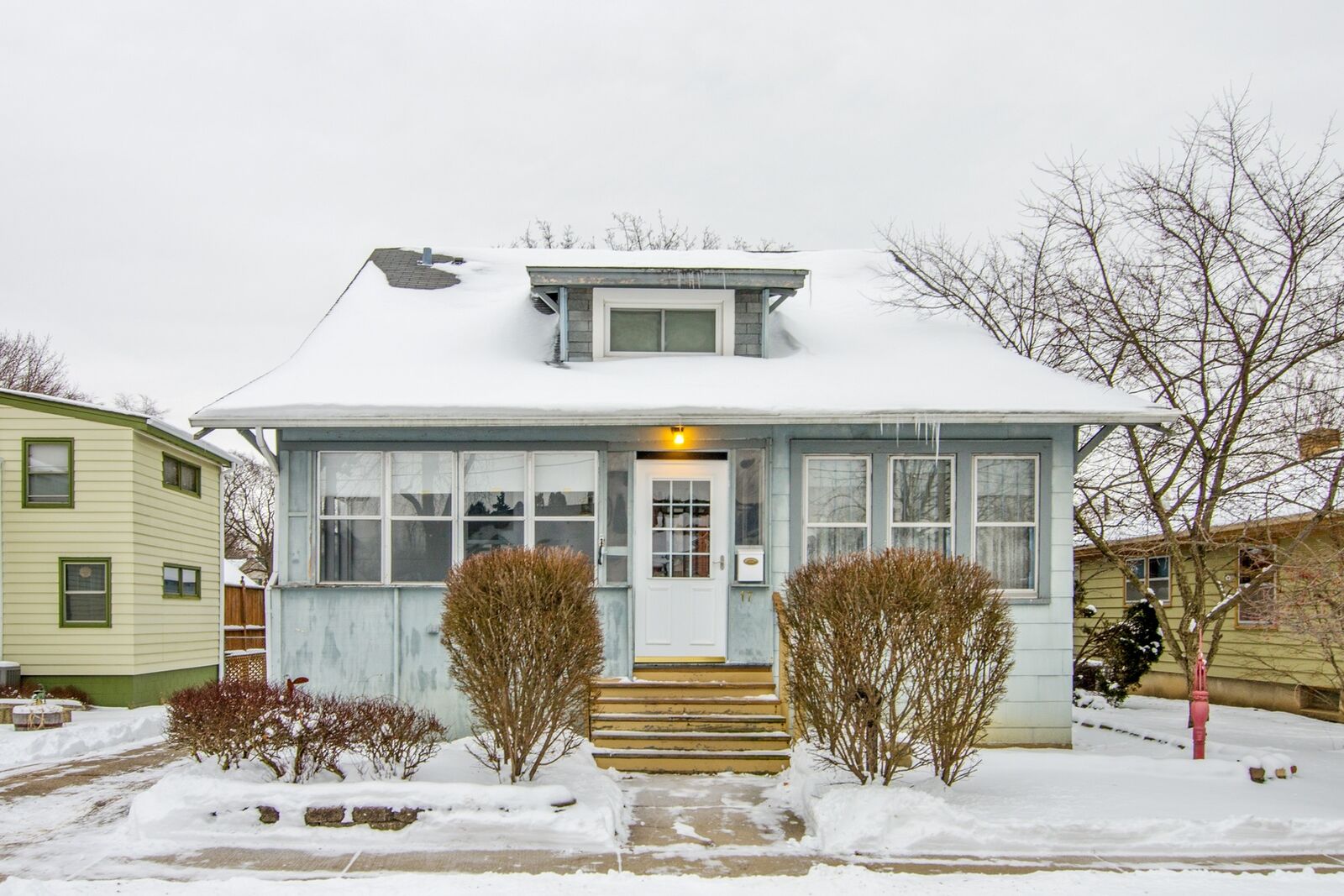 Property Photo:  17 North Commonwealth Avenue  IL 60123 