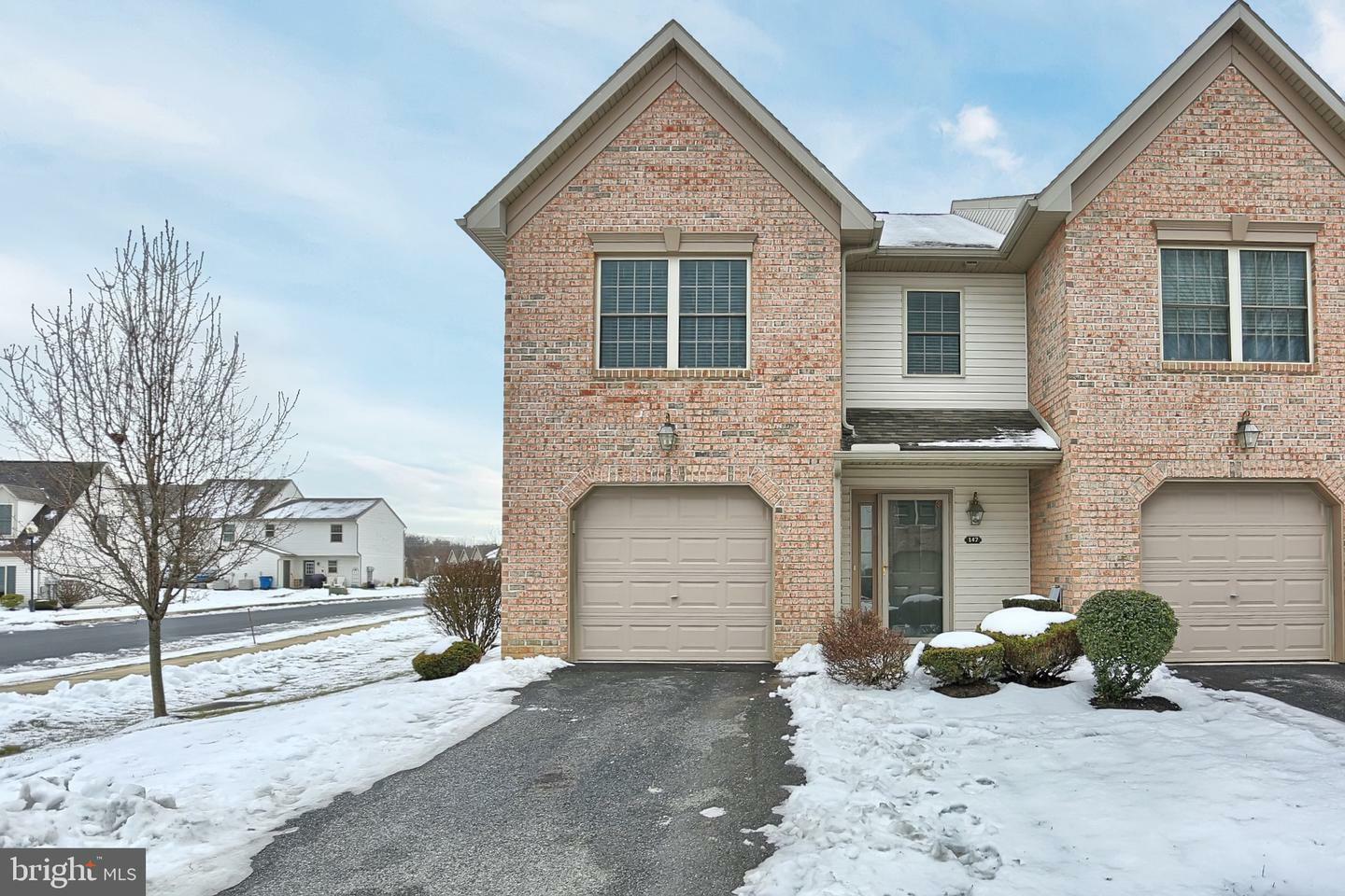 Property Photo:  147 Melbourne Lane  PA 17055 