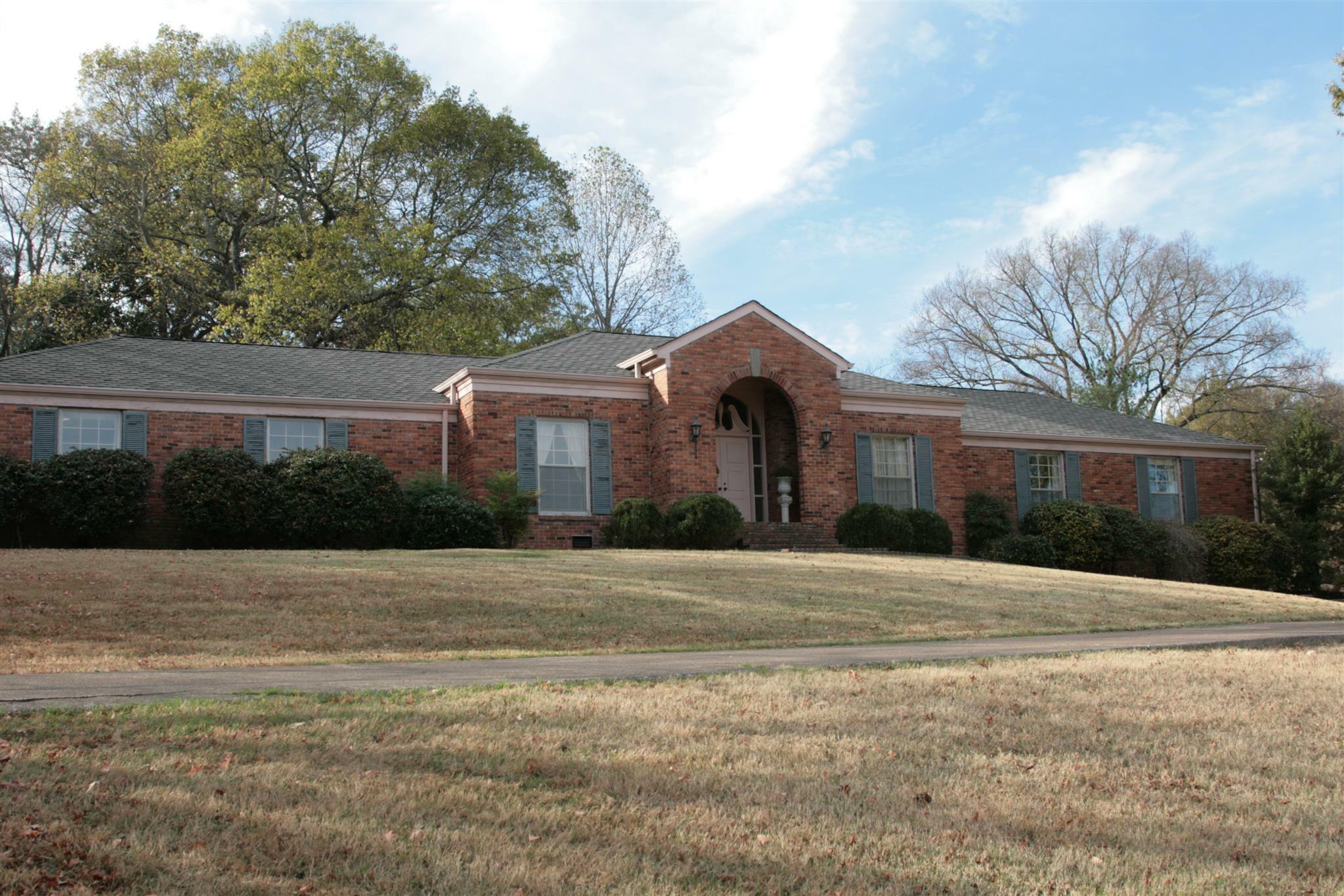 Property Photo: 221 Brook Hollow Rd TN 37205