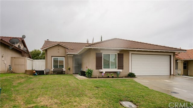 Property Photo:  25865 Via Hamaca Avenue  CA 92551 