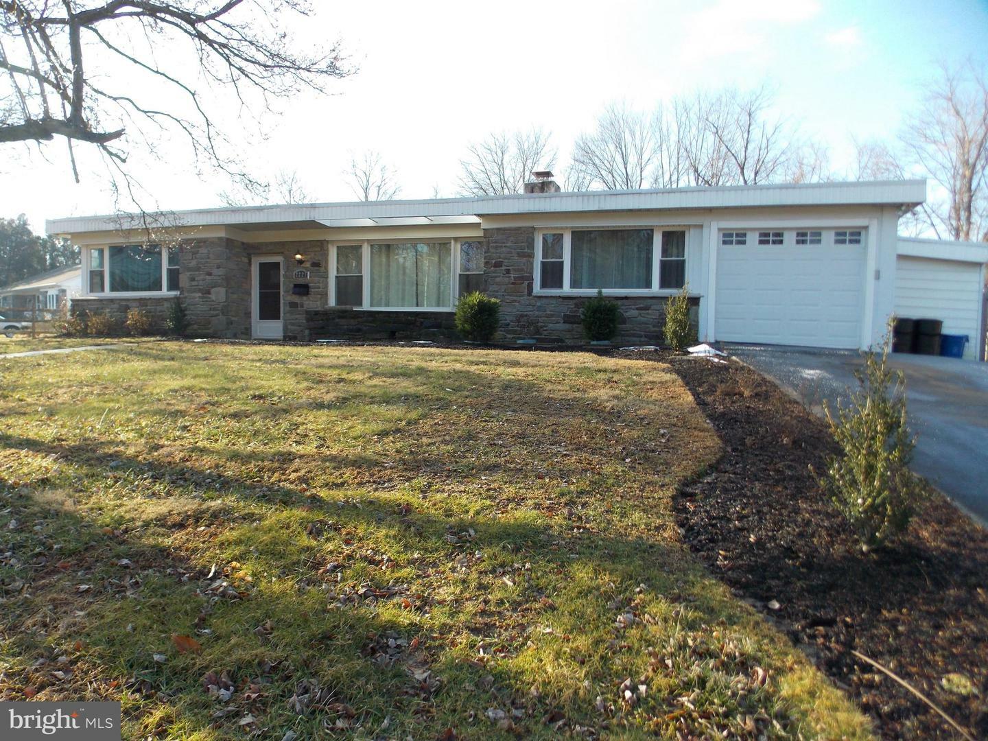Property Photo:  2227 Windsor Circle  PA 19008 
