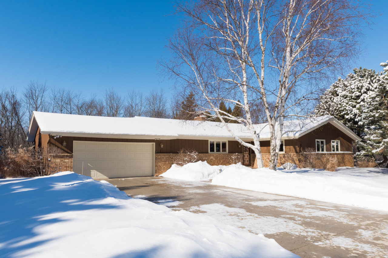 Property Photo: 1303 Trailway Dr WI 53024