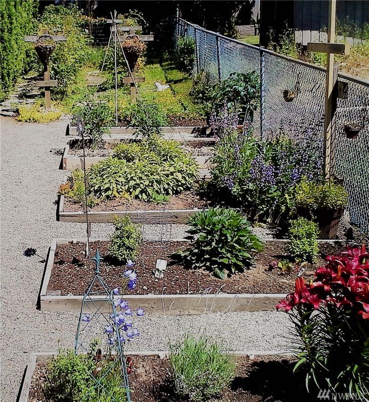 Property Photo: 425 15th St WA 98290