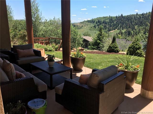 Property Photo: 4131 Hilltop Court UT 84098