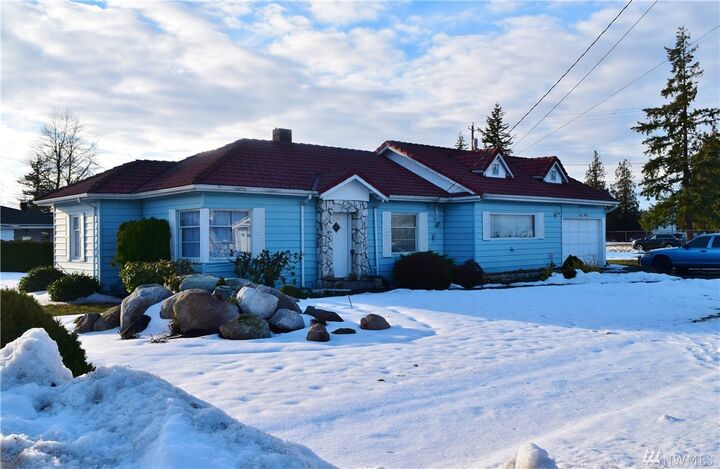 Property Photo: 309 Nooksack Ave WA 98264