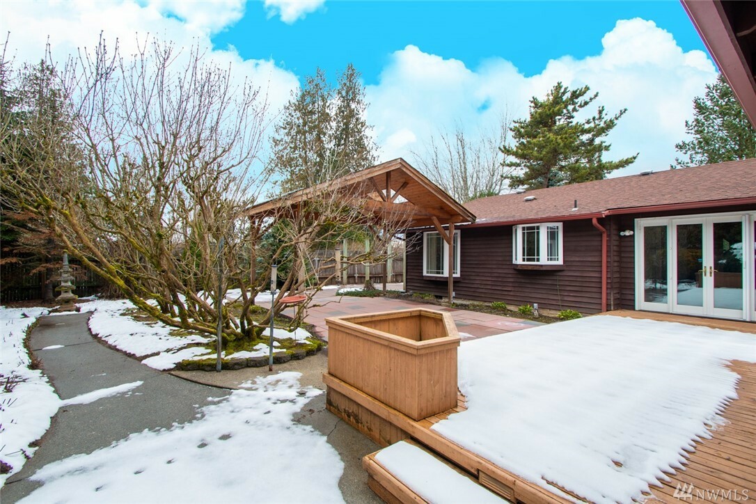 Property Photo:  2700 Comanche Dr  WA 98273 