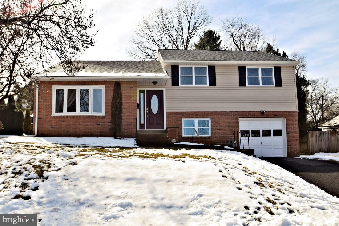 Property Photo:  22 Red Oak Road  PA 19075 