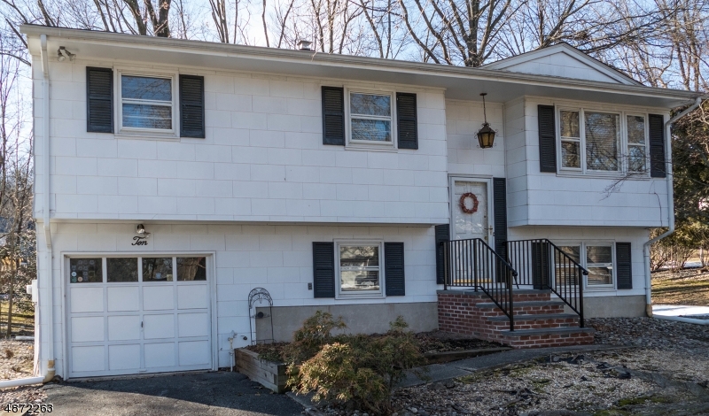Property Photo: 10 Lenape Rd NJ 08822