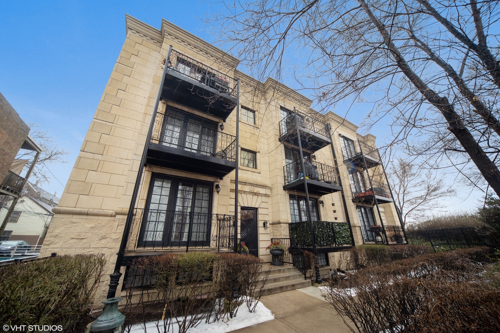 Property Photo: 1422 North Noble Street 3S IL 60642