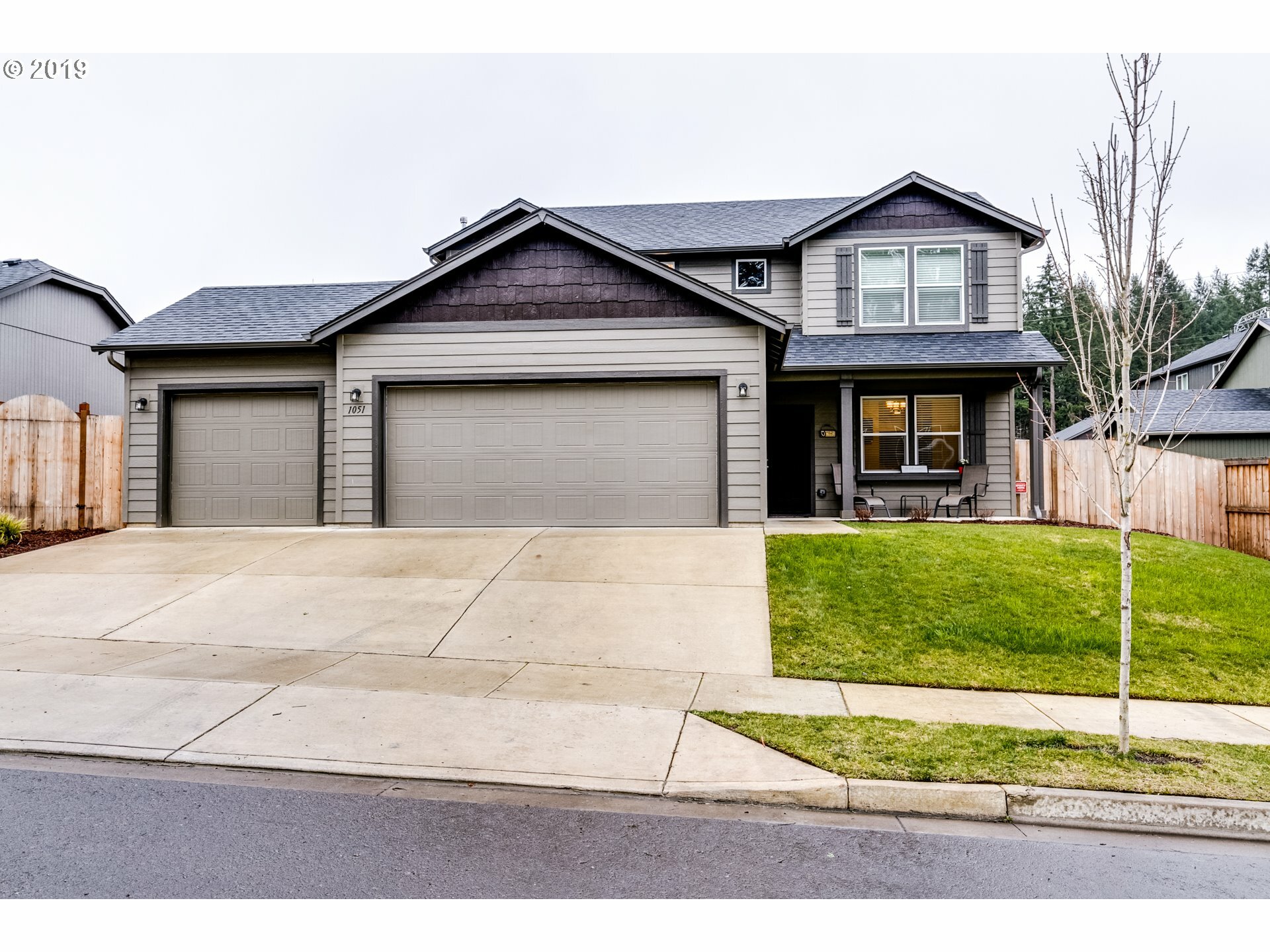 Property Photo: 1051 S 54th St OR 97478