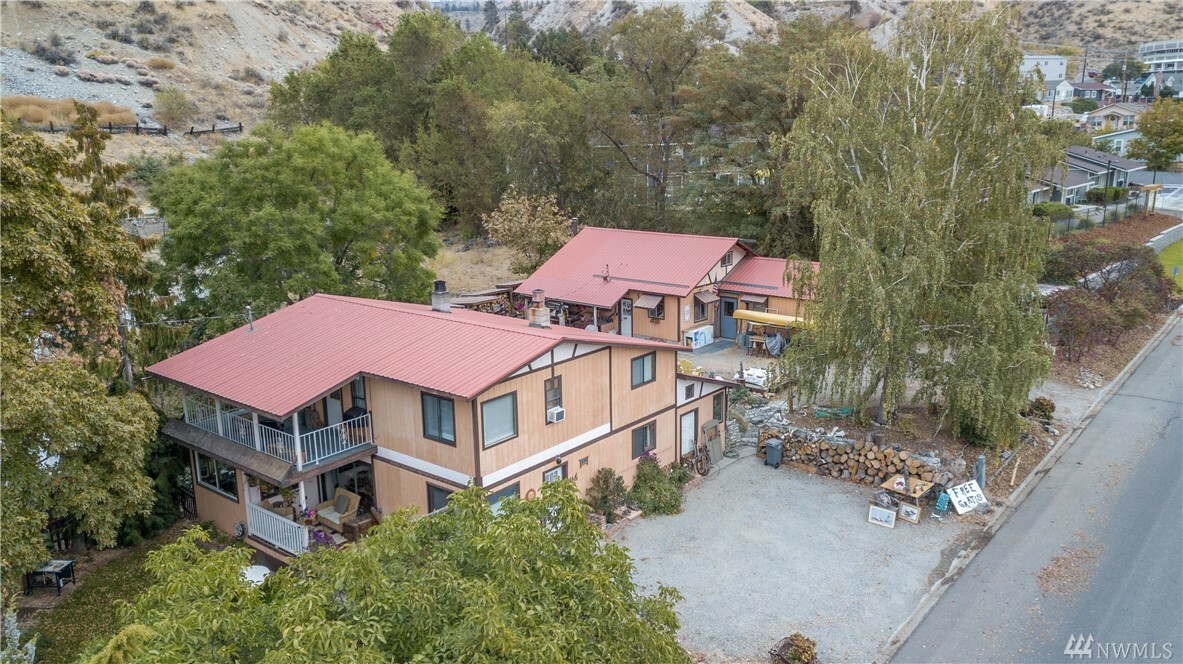Property Photo: 305 E Gibson Ave WA 98816