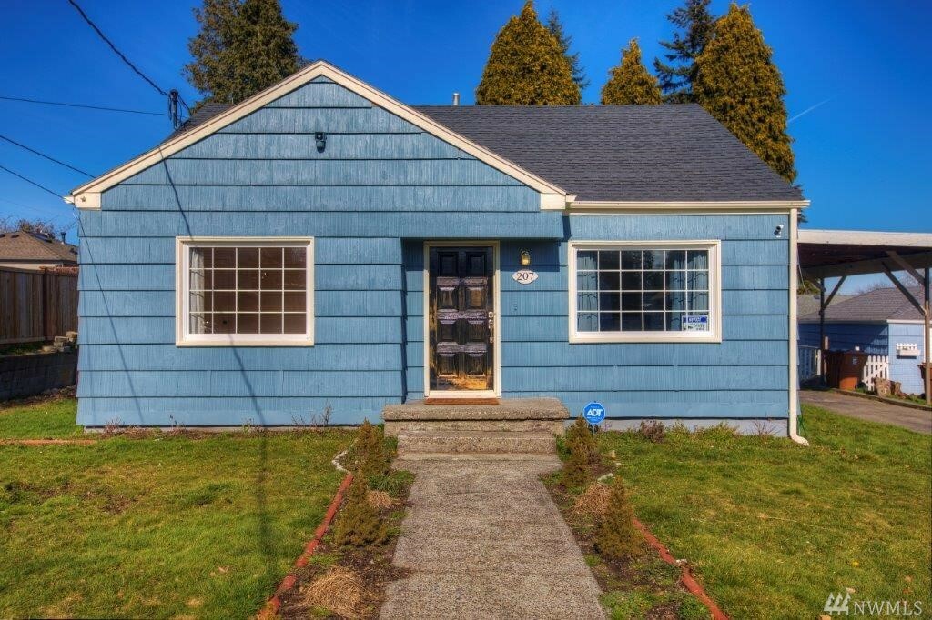 Property Photo:  207 E 43rd St  WA 98404 