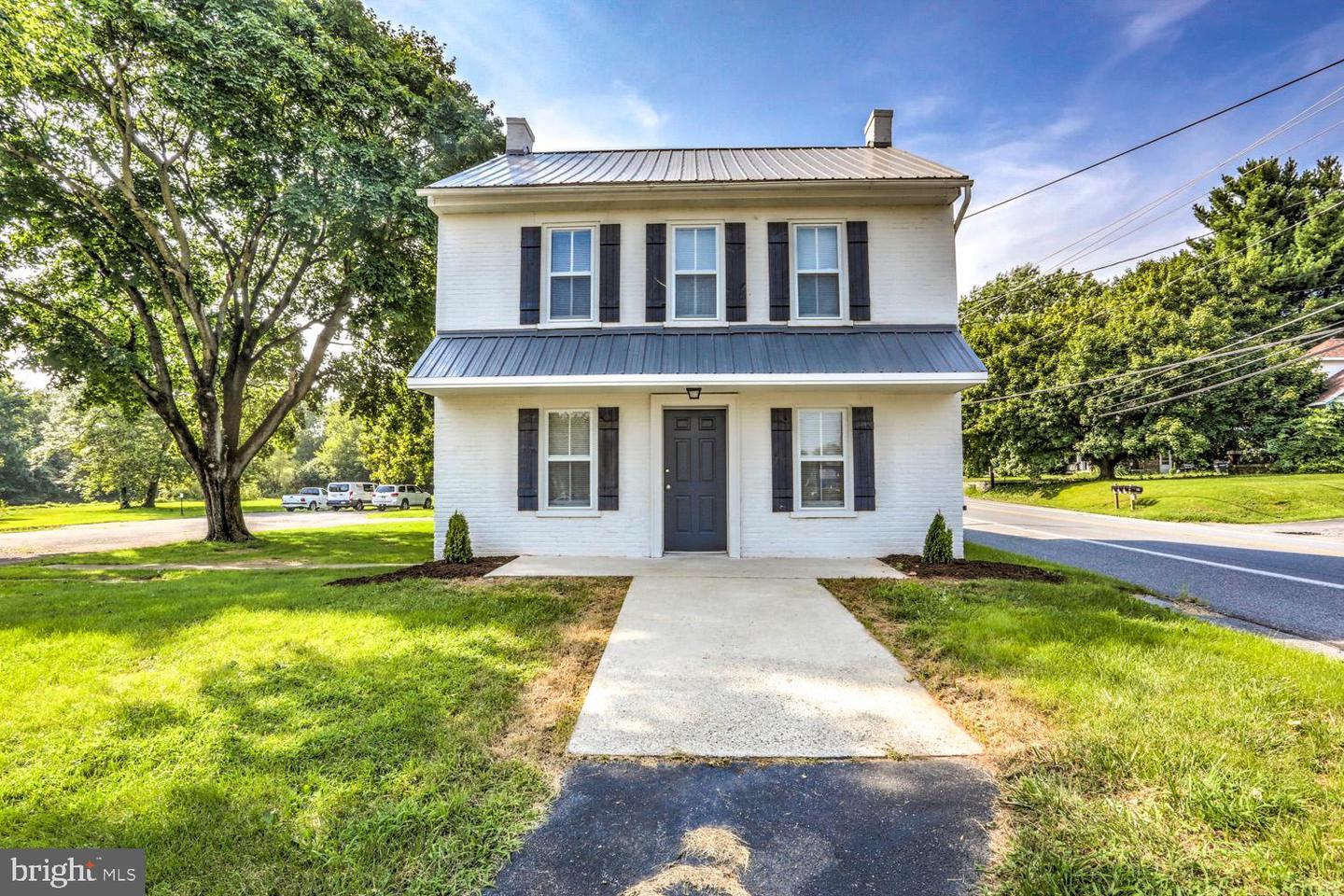 Property Photo:  66 W Church Street  PA 17517 