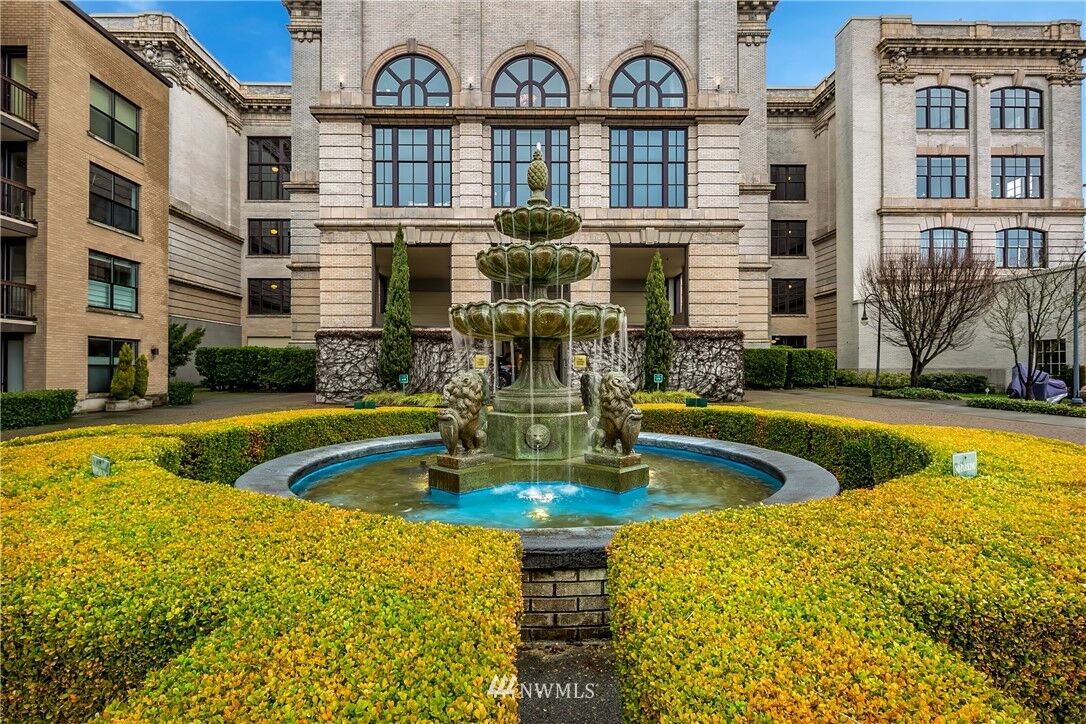 Property Photo:  201 Galer Street 260  WA 98109 