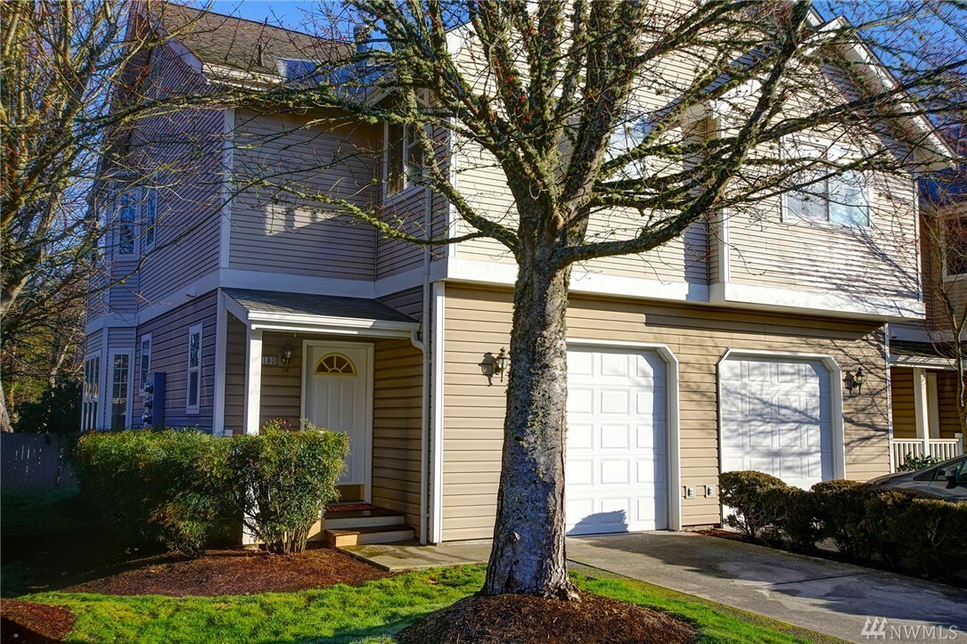 Property Photo:  180 NW Alder Place  WA 98027 