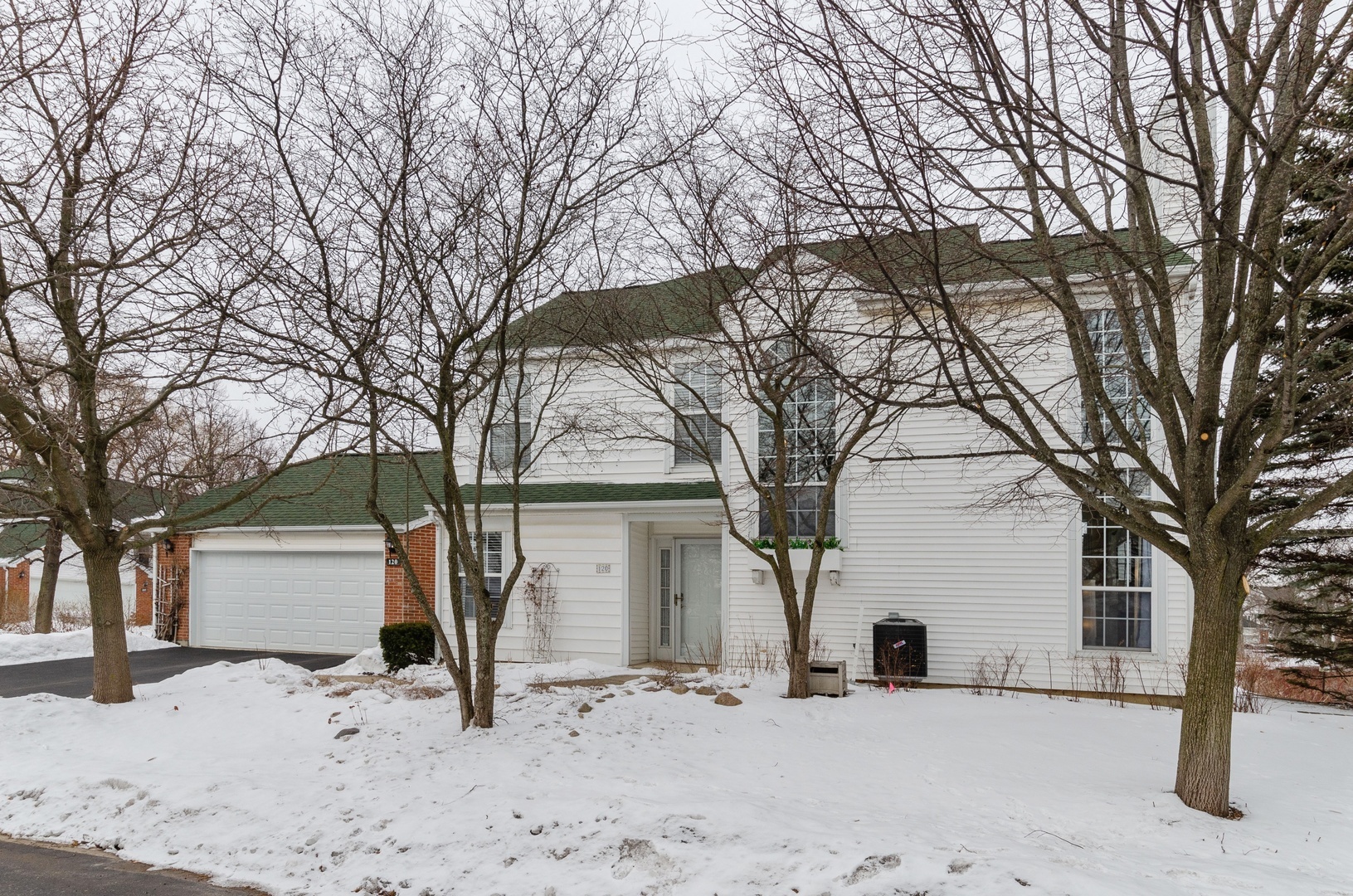 Property Photo:  120 Welwyn Street  IL 60044 