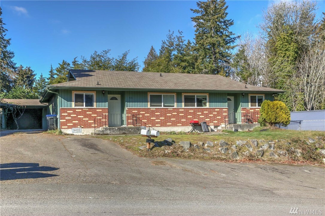 Property Photo:  513 515 S Constitution Ave  WA 98312 