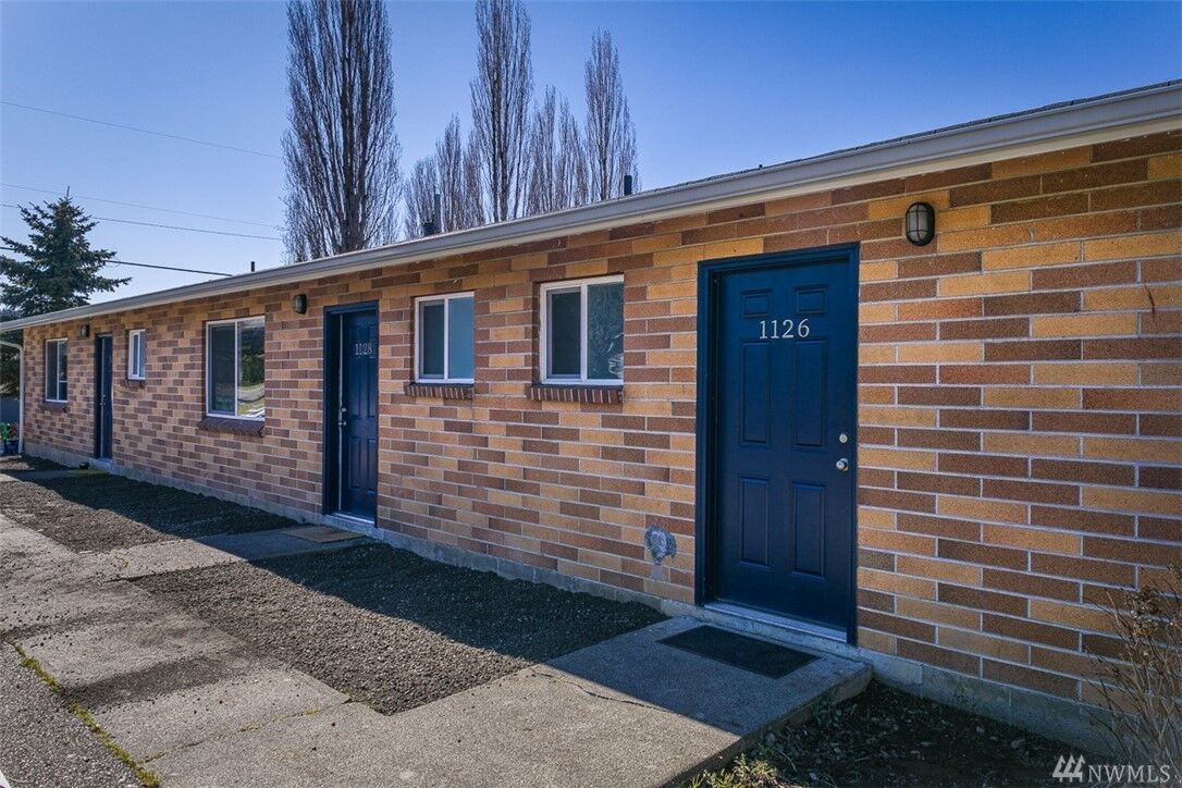 Property Photo:  1126 24th St  WA 98225 