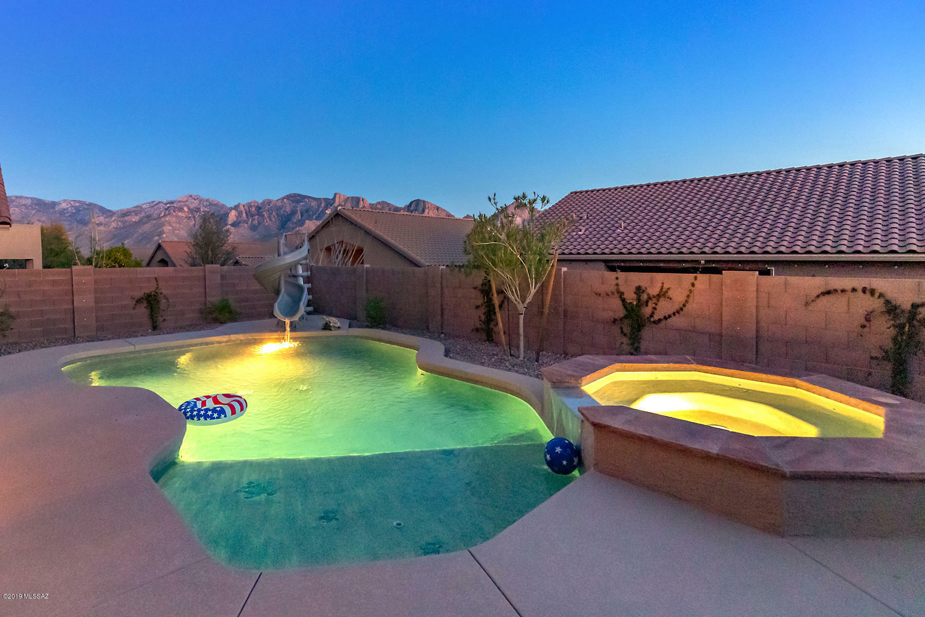 Property Photo: 677 W Sonatina Lane AZ 85737