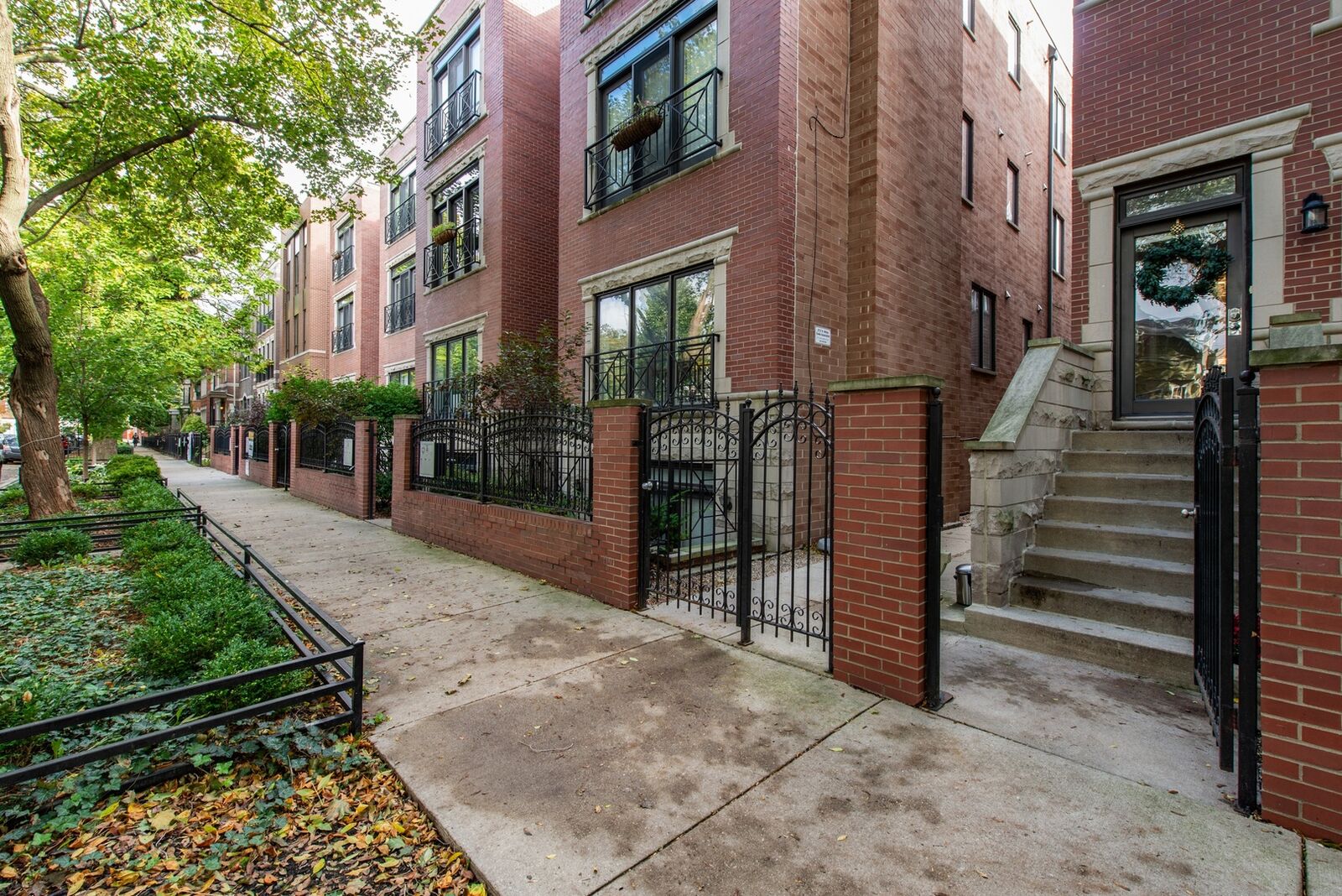 Property Photo: 2711 North Wilton Avenue 1 IL 60614