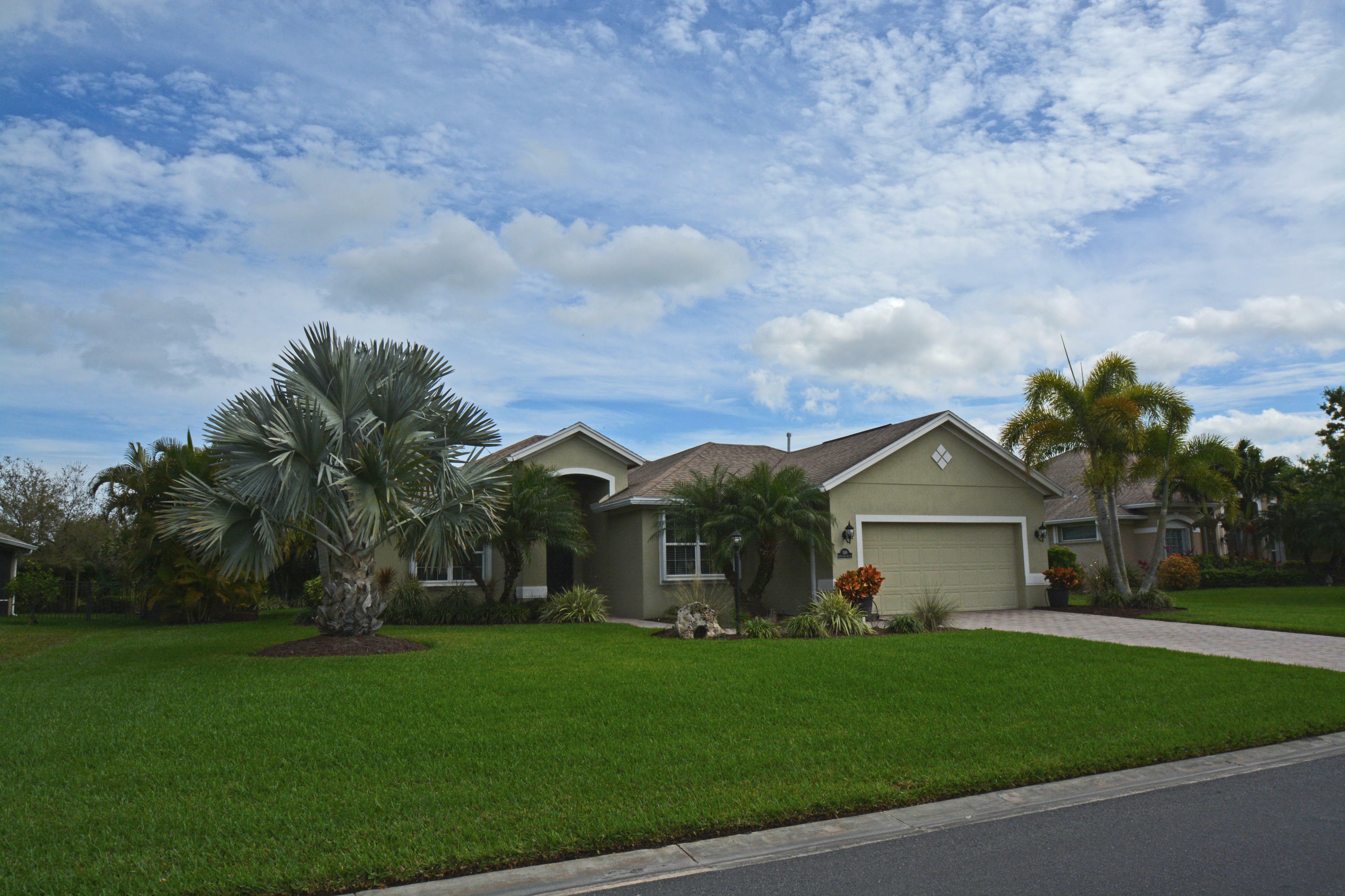 Property Photo:  1110 Southlakes Way SW  FL 32968 