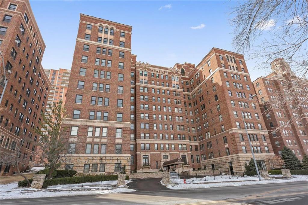 Property Photo: 229 Ward Parkway #503-B N/A MO 64112