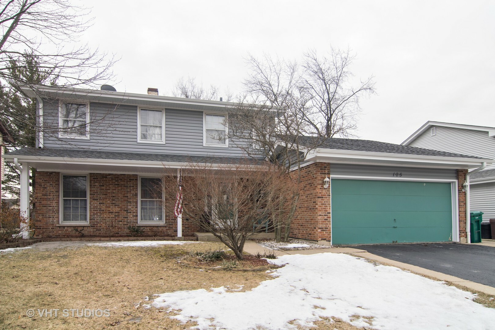 Property Photo: 105 Buckingham Court IL 60007