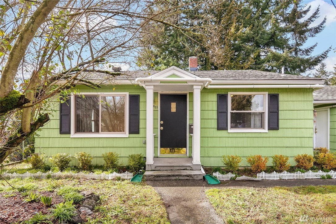 Property Photo:  8411 Renton Ave S  WA 98118 