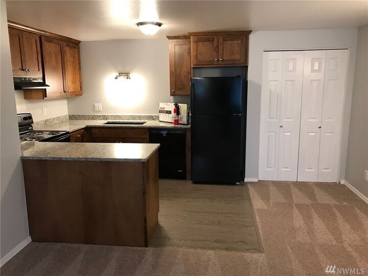 Property Photo: 952 SE Ely St WA 98277