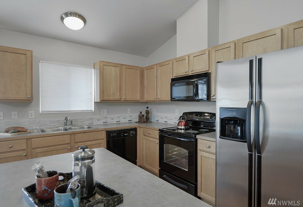 Property Photo: 24016 SE 282nd St WA 98038