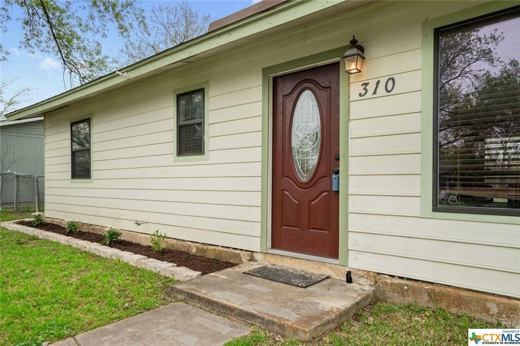 Property Photo:  310 Magnolia Street  TX 78666 