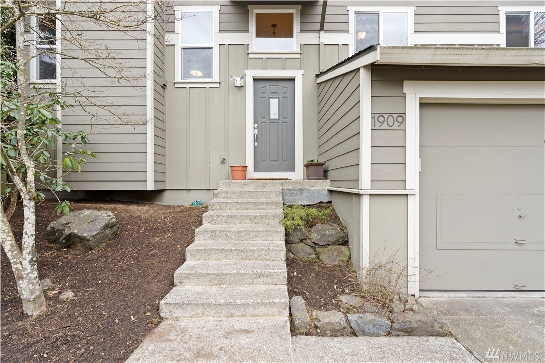 Property Photo: 1909 NE 19th Place WA 98056
