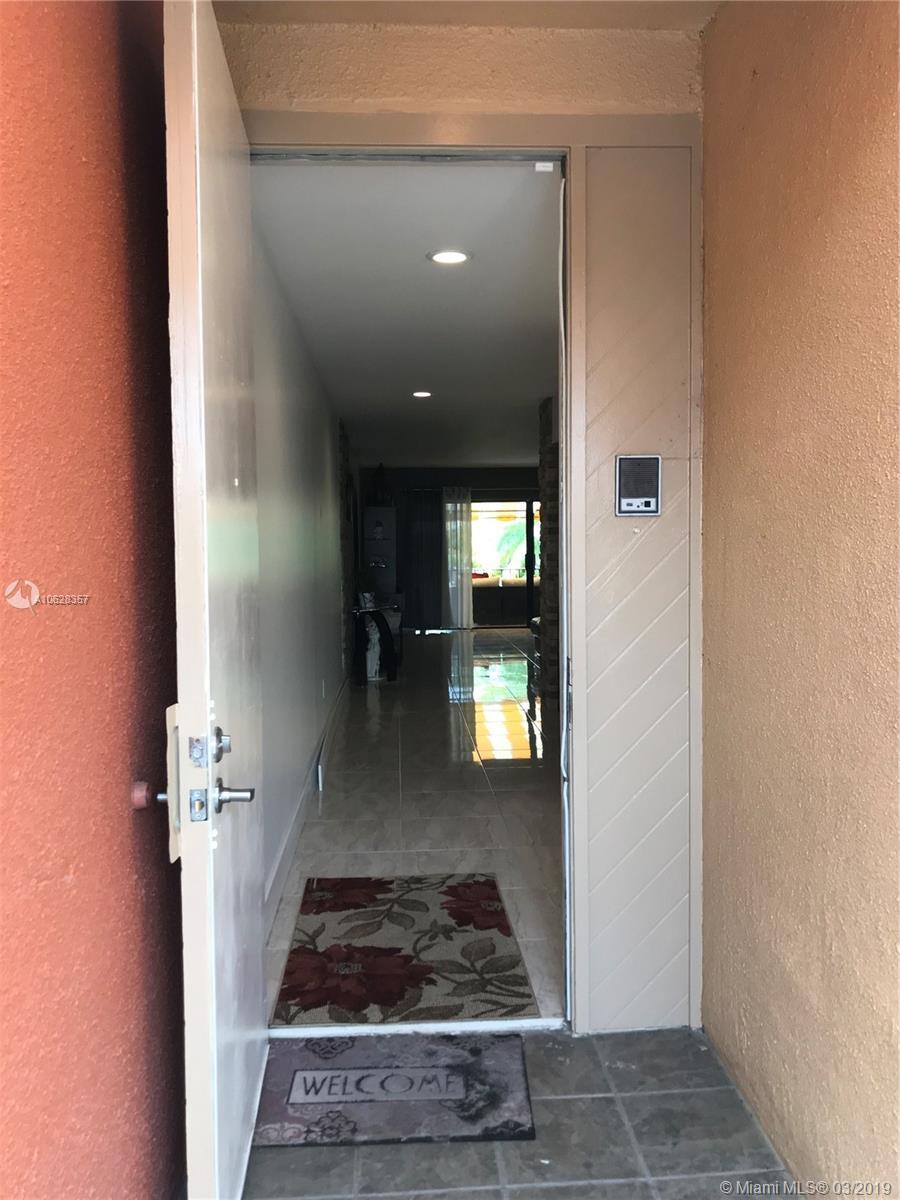 Property Photo: 15534 Cairnryan Ct FL 33015