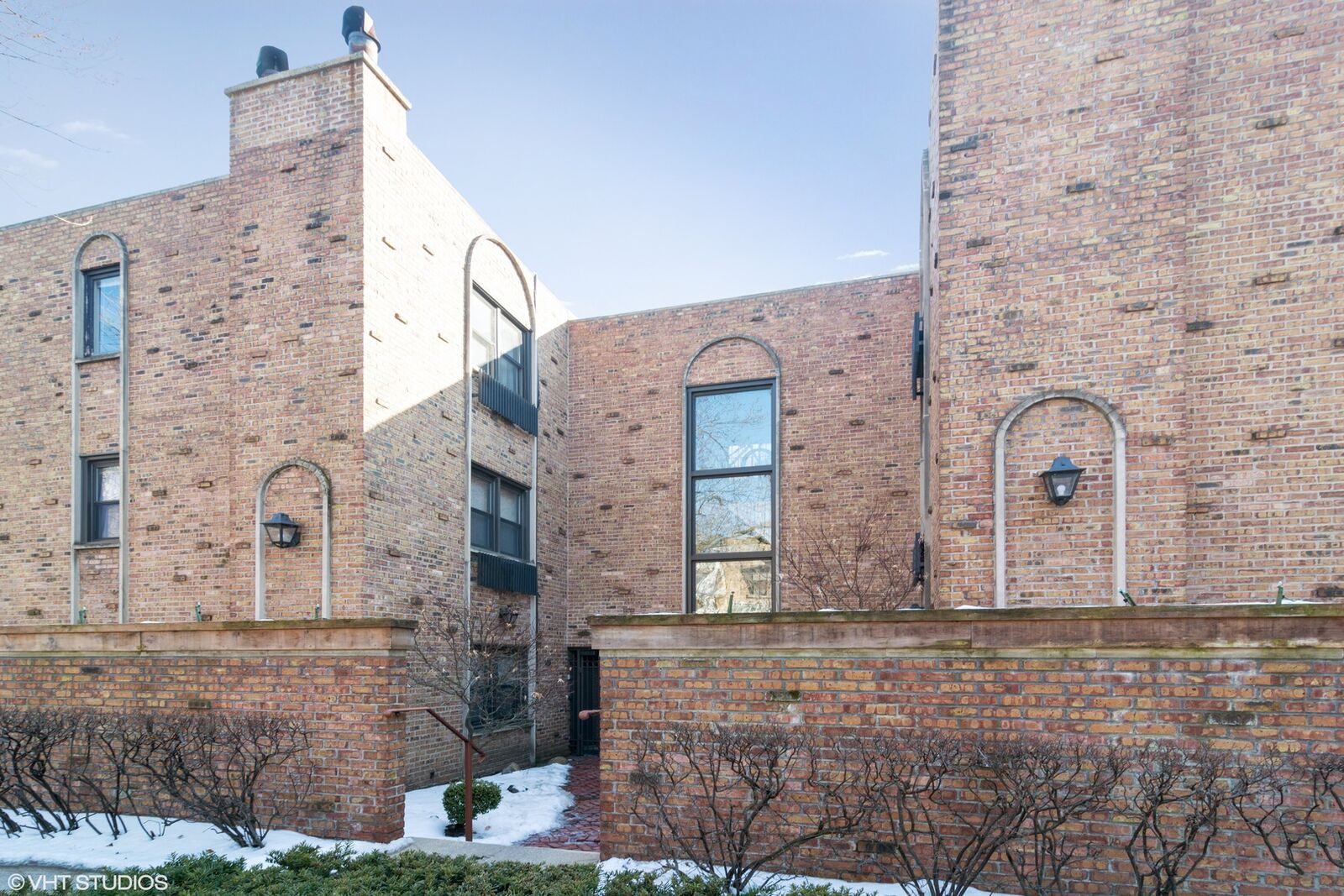 Property Photo: 455 West Grant Place 13 IL 60614