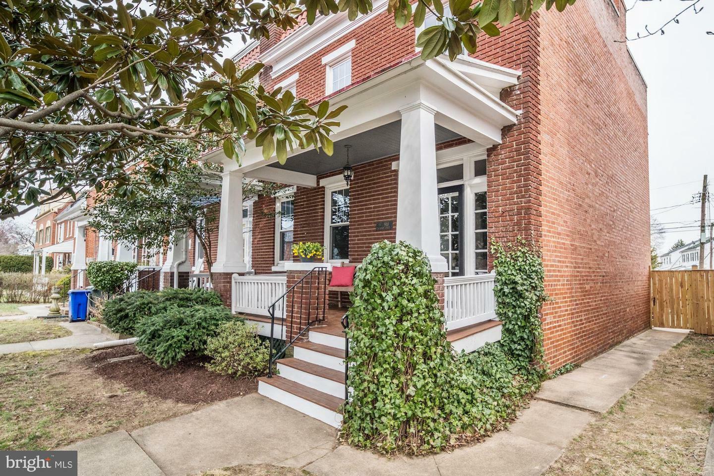 Property Photo:  910 N Market Street  MD 21701 