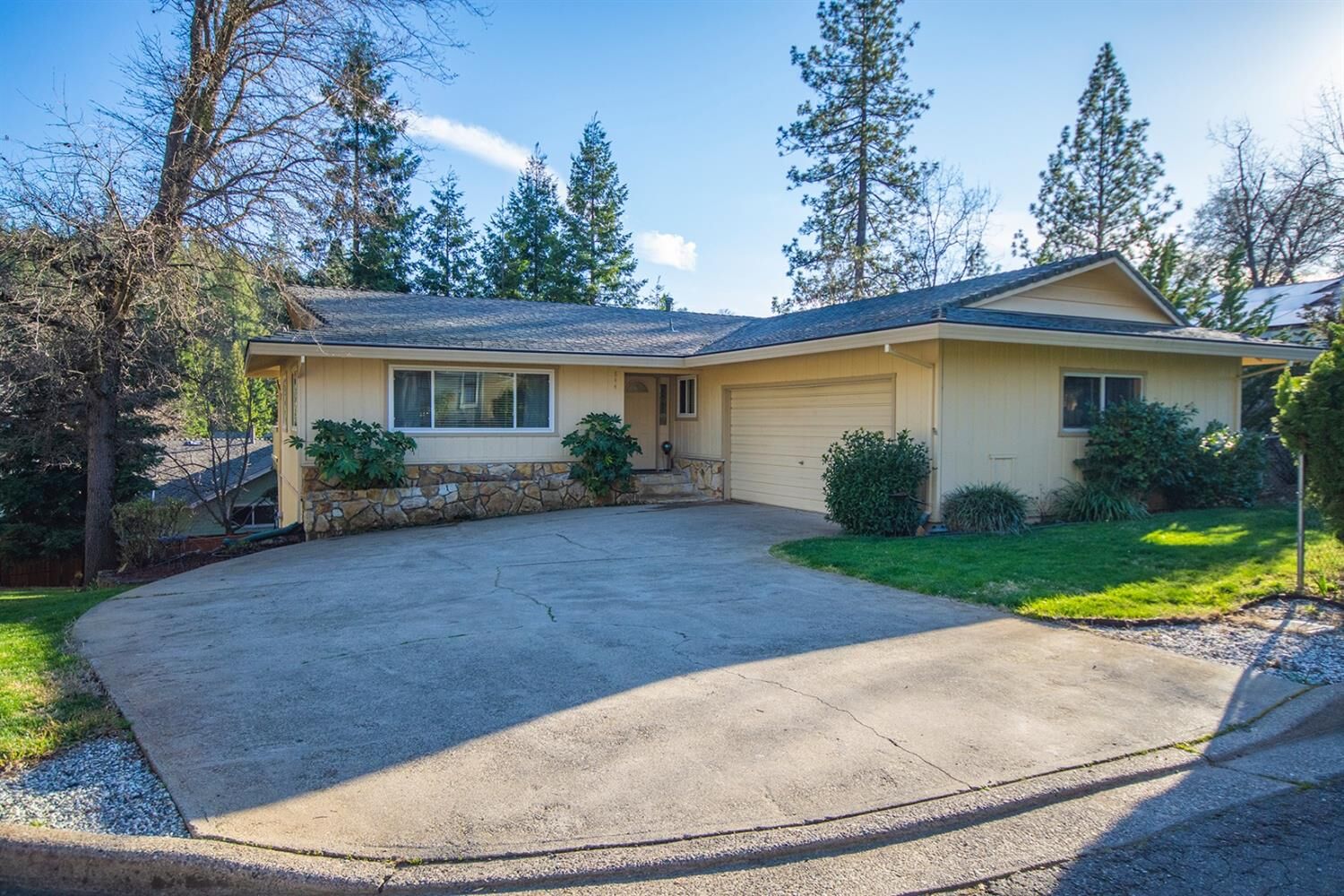 Property Photo:  844 Blue Bell  CA 95667 