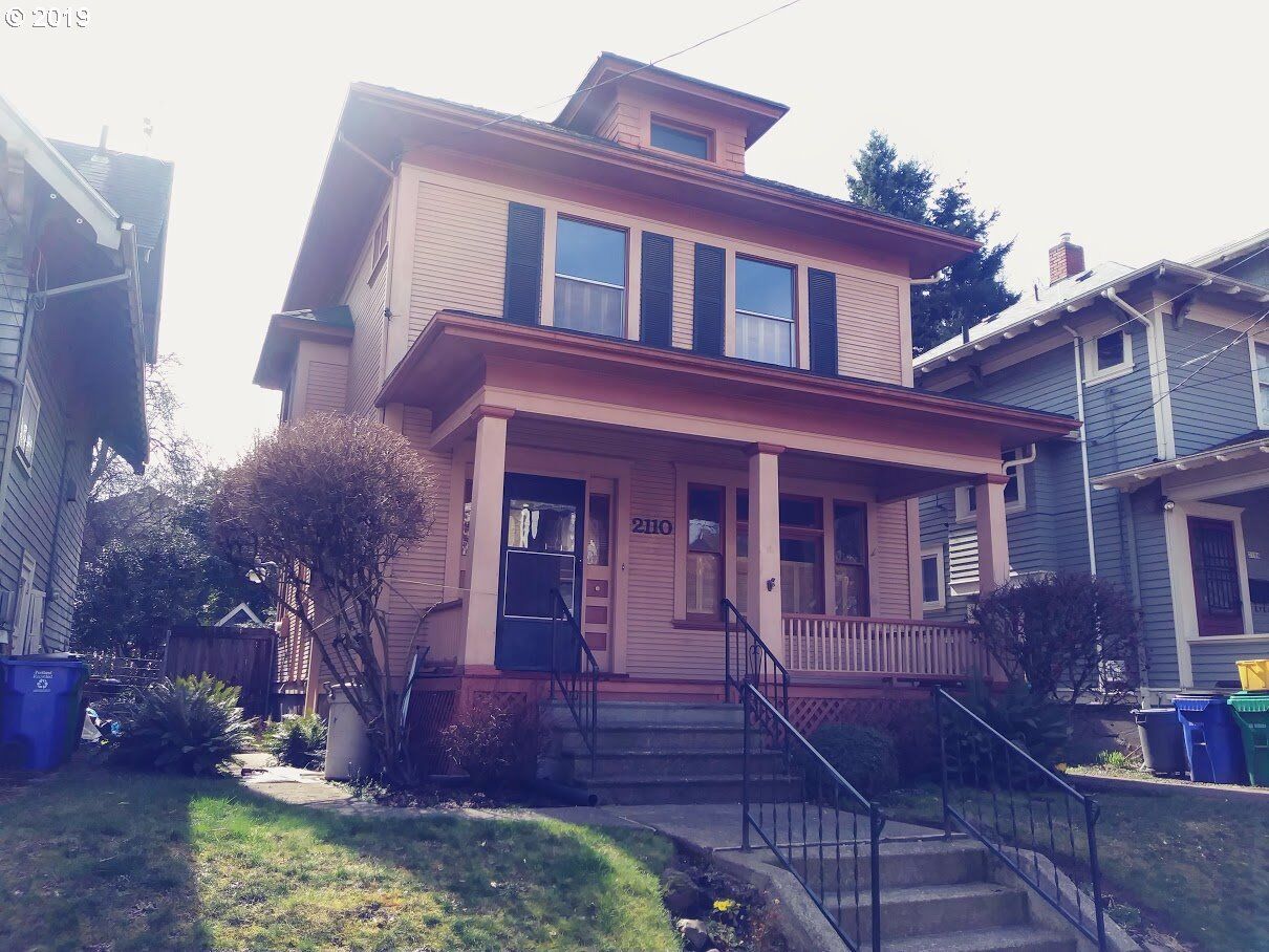 Property Photo: 2110 NE Davis St OR 97232