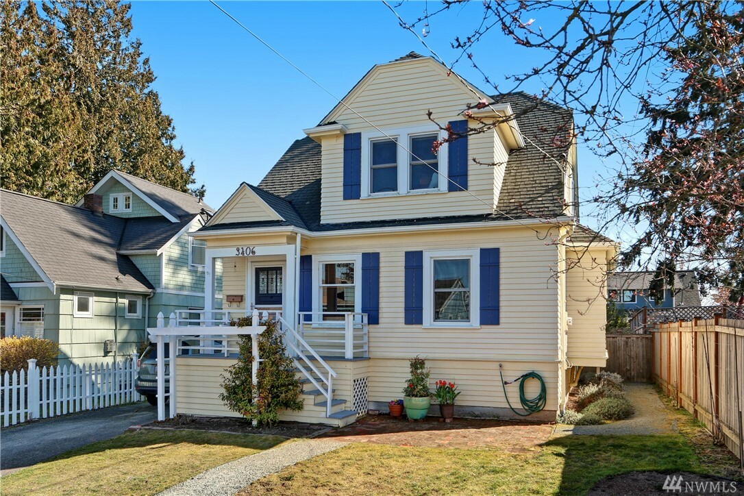 Property Photo:  3406 Walnut Ave SW  WA 98116 