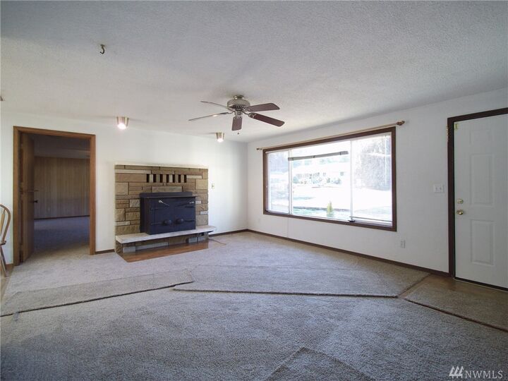 Property Photo: 1211 W 18th St WA 98363