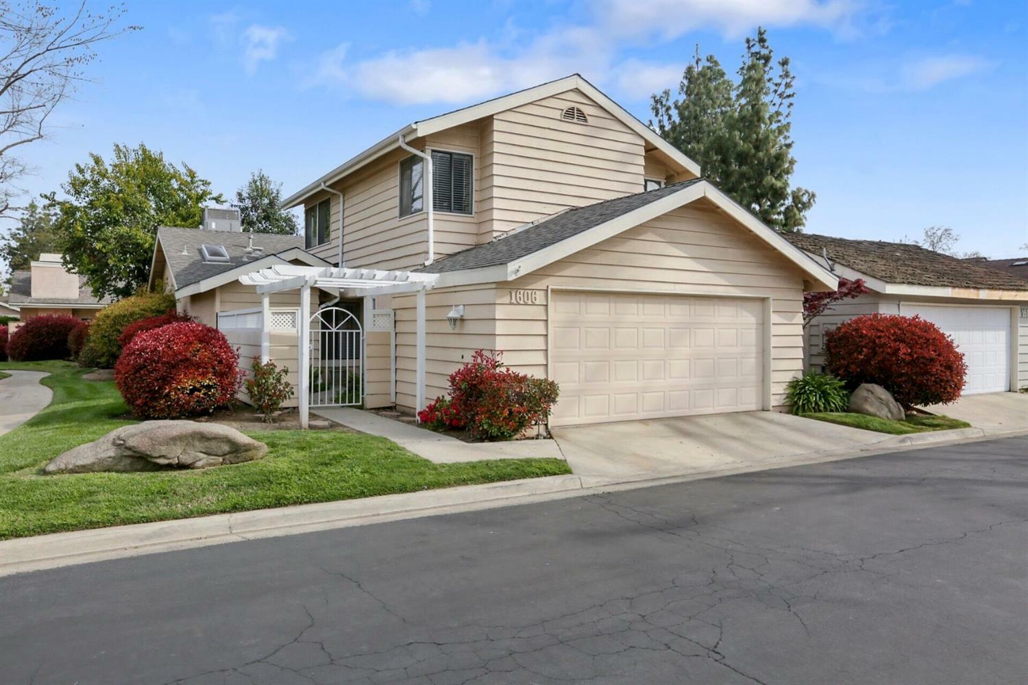 Property Photo:  1606 E Vassar Drive  CA 93292 